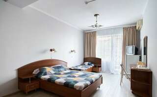 Гостиница Седьмое Небо Утес Семейный двухкомнатный эконом  с балконом или без-4