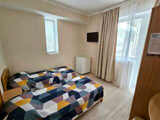 Гостиница Седьмое Небо Утес Семейный двухкомнатный эконом  с балконом или без-10