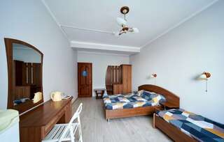 Гостиница Седьмое Небо Утес Семейный двухкомнатный эконом  с балконом или без-6