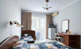 Гостиница Седьмое Небо Утес Семейный двухкомнатный эконом  с балконом или без-5