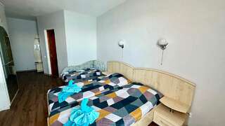 Гостиница Седьмое Небо Утес Двухместный номер с 2 отдельными кроватями и балконом-4