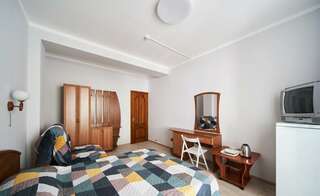 Гостиница Седьмое Небо Утес Семейный двухкомнатный эконом  с балконом или без-8