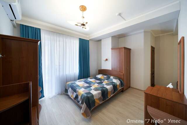 Гостиница Седьмое Небо Утес-180